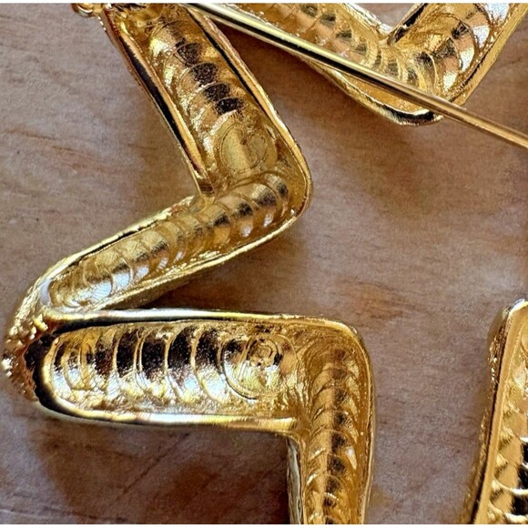 Vintage St John Open Star Brooch Pin Gold Tone Star Brooch Used - Picture 6 of 9